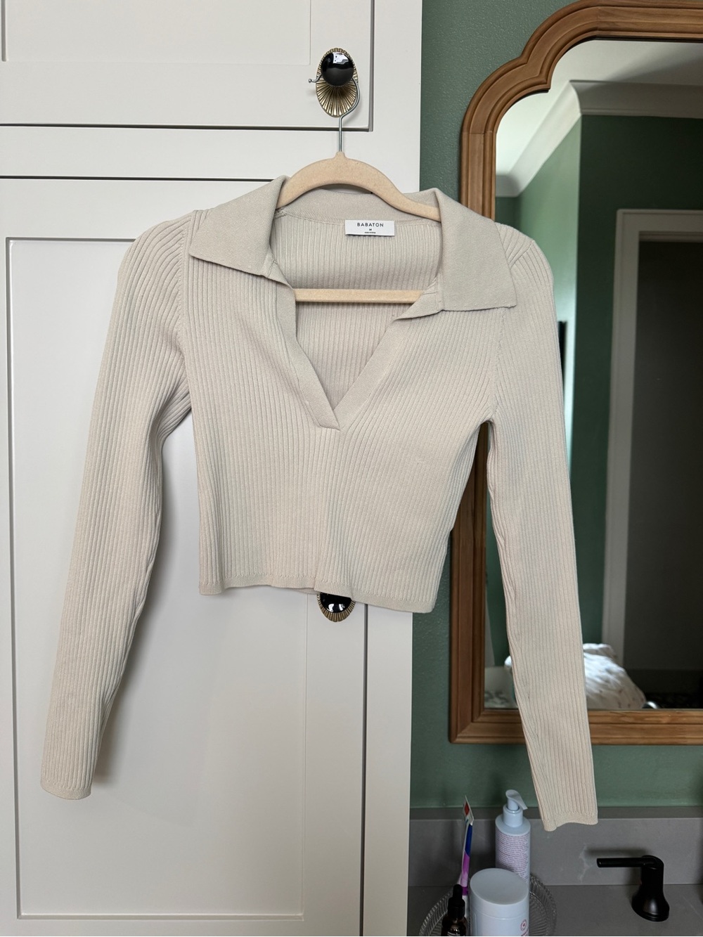 Cropped Babaton Cream Ribbed Collared V-Neck Long Sleeve Top